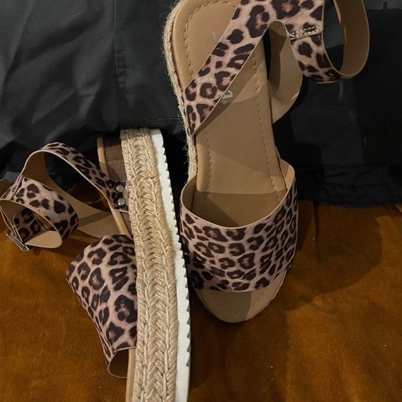 Wedge - Picture 2 of 2